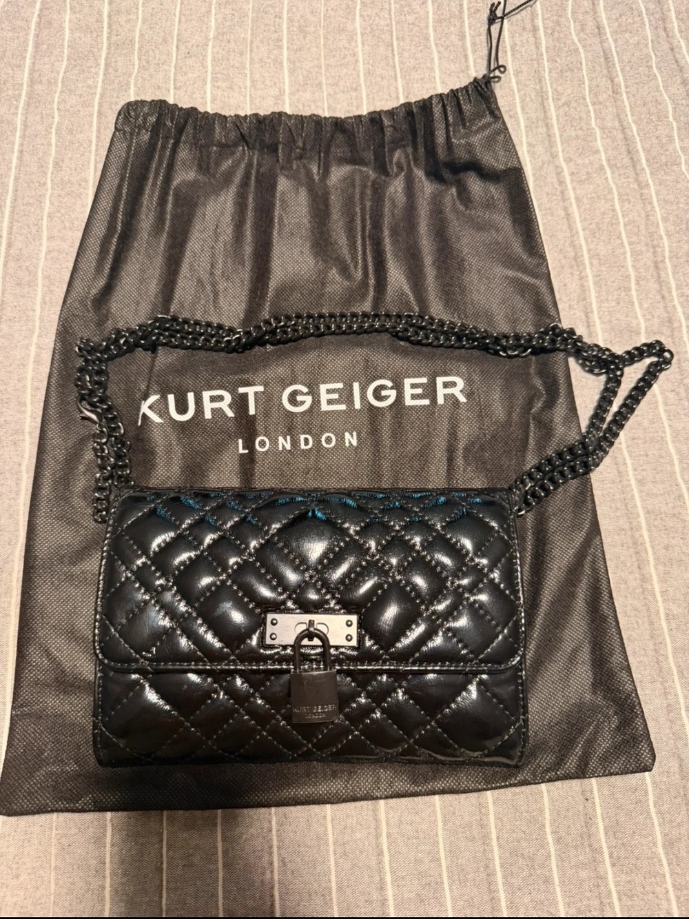 Kurt Geiger Brixton Quilted Patent Leather Chain Sm. Crossbody/Wallet & Dustbag